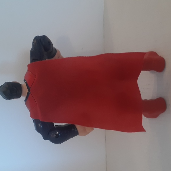 Superman W/Cape Action Figure - Picture 3 of 5